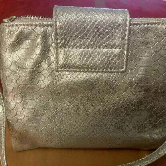 NY&C New York and Company Silver Crossbody Bag- New With Tag - Picture 2 of 6